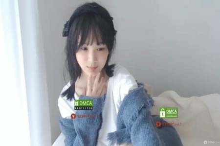 喜欢这种水嫩的感觉 【emilybaby】长得很可爱的杭州小美女 04年生才19岁 重点就在嫩 肌肤嫩 粉逼嫩